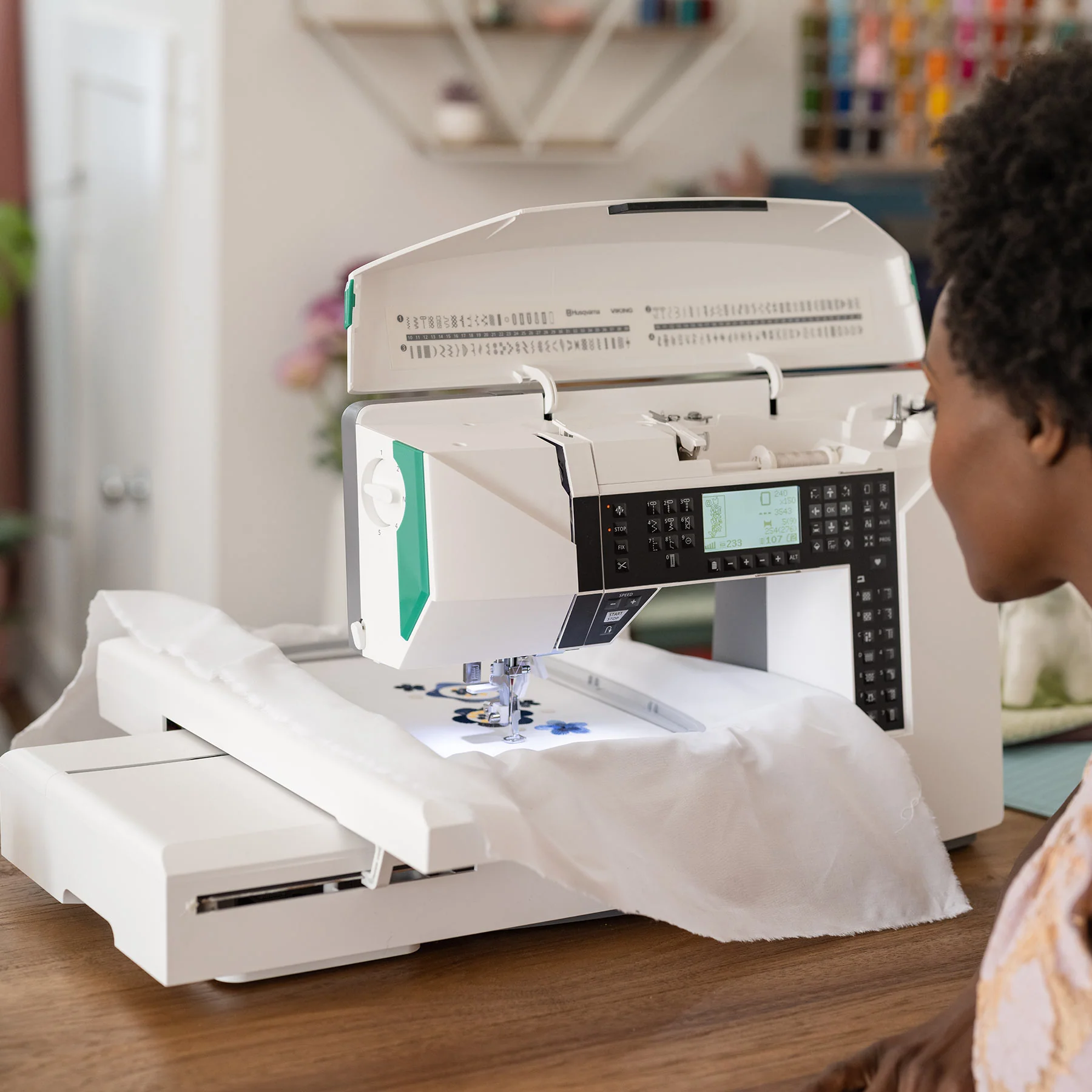 HUSQVARNA® VIKING® DESIGNER JADE™ 35 Sewing & Embroidery Machine - Image 3