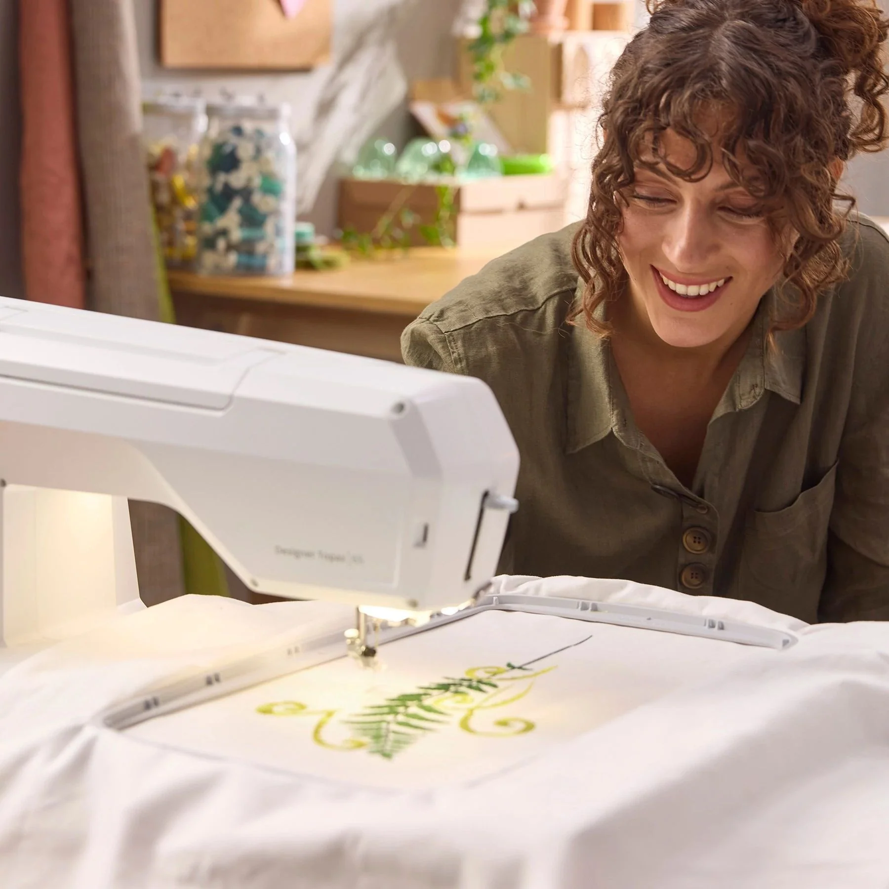 HUSQVARNA® VIKING® DESIGNER TOPAZ™ 65 Sewing & Embroidery Machine - Image 7