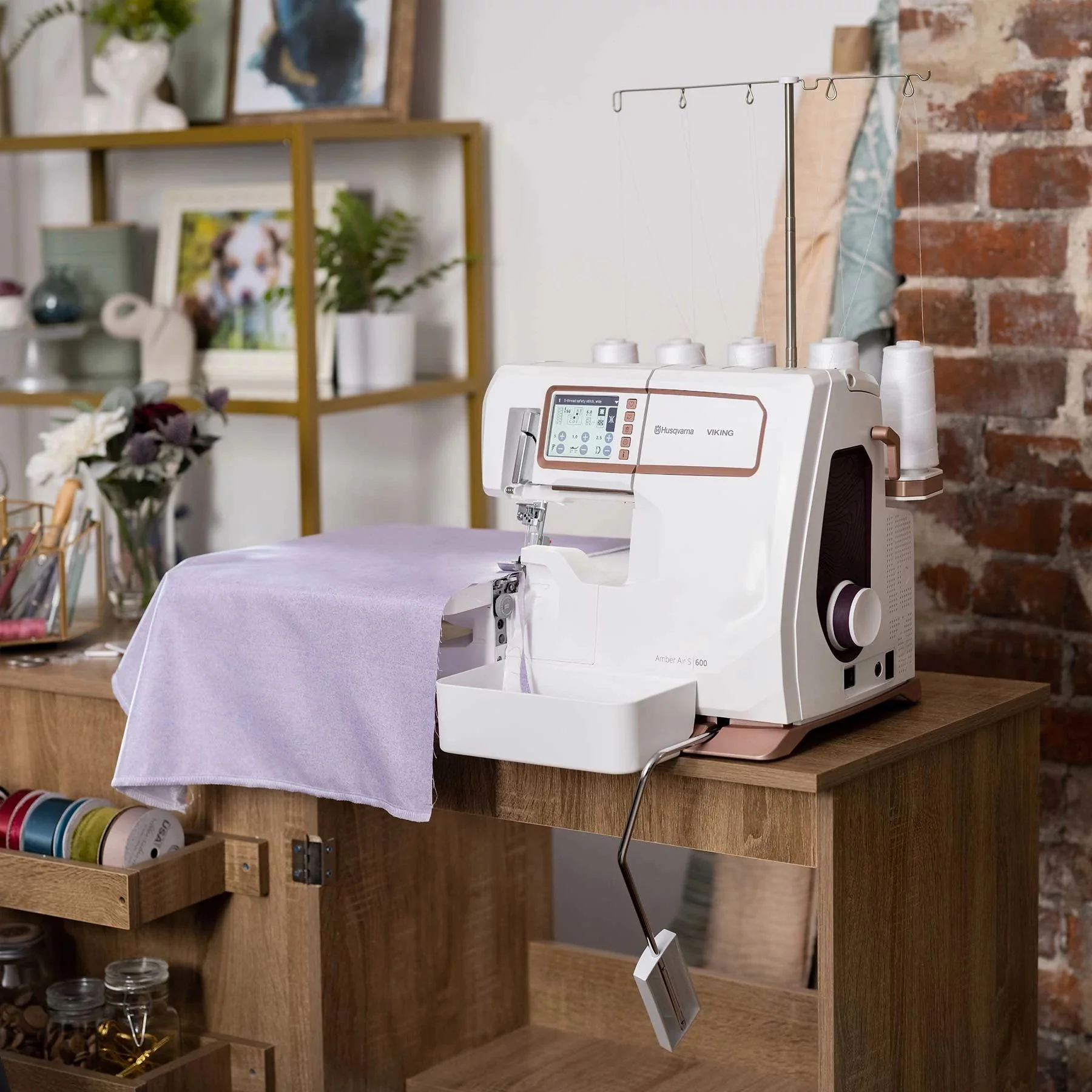 HUSQVARNA® VIKING® Refurbished AMBER™ Air S | 600 Coverlock Machine - Image 5