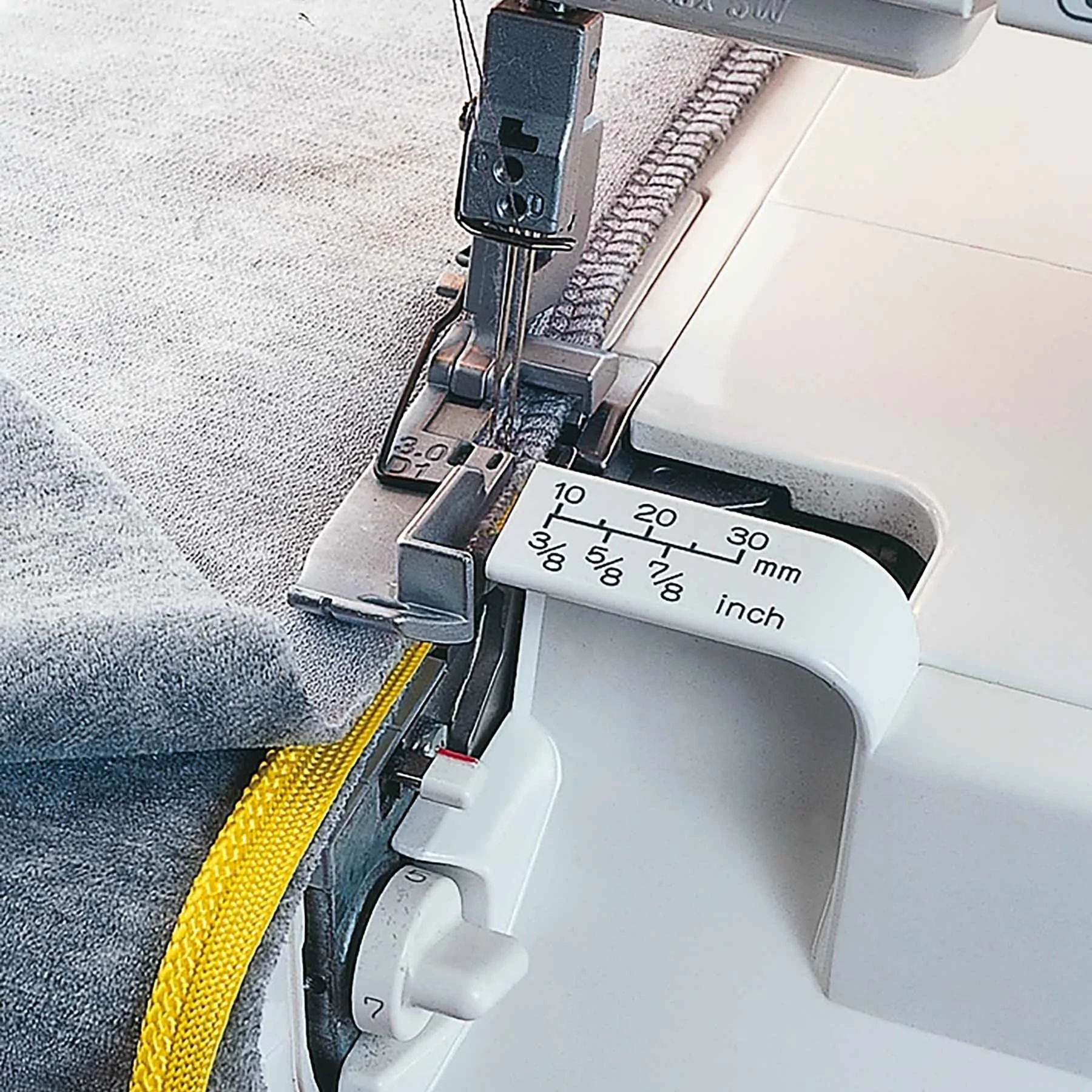 HUSQVARNA® VIKING® Refurbished HUSKYLOCK™ s21 Overlock Machine - Image 6