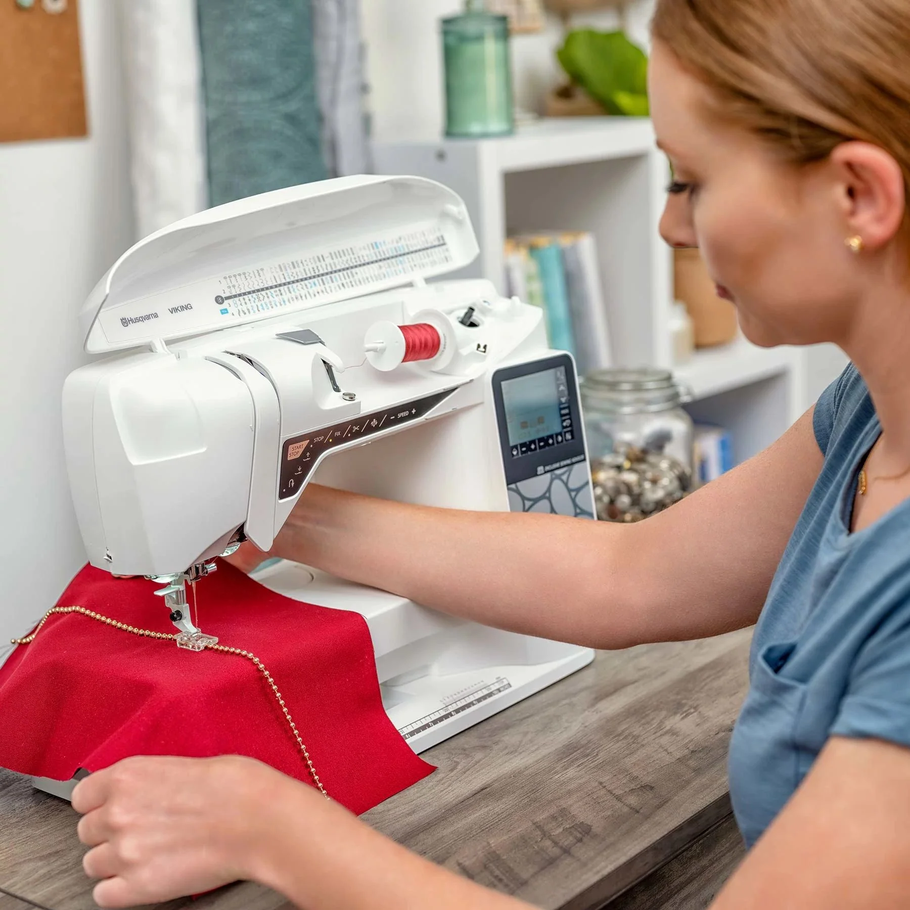 HUSQVARNA® VIKING® Refurbished OPAL™ 690Q Sewing Machine - Image 3