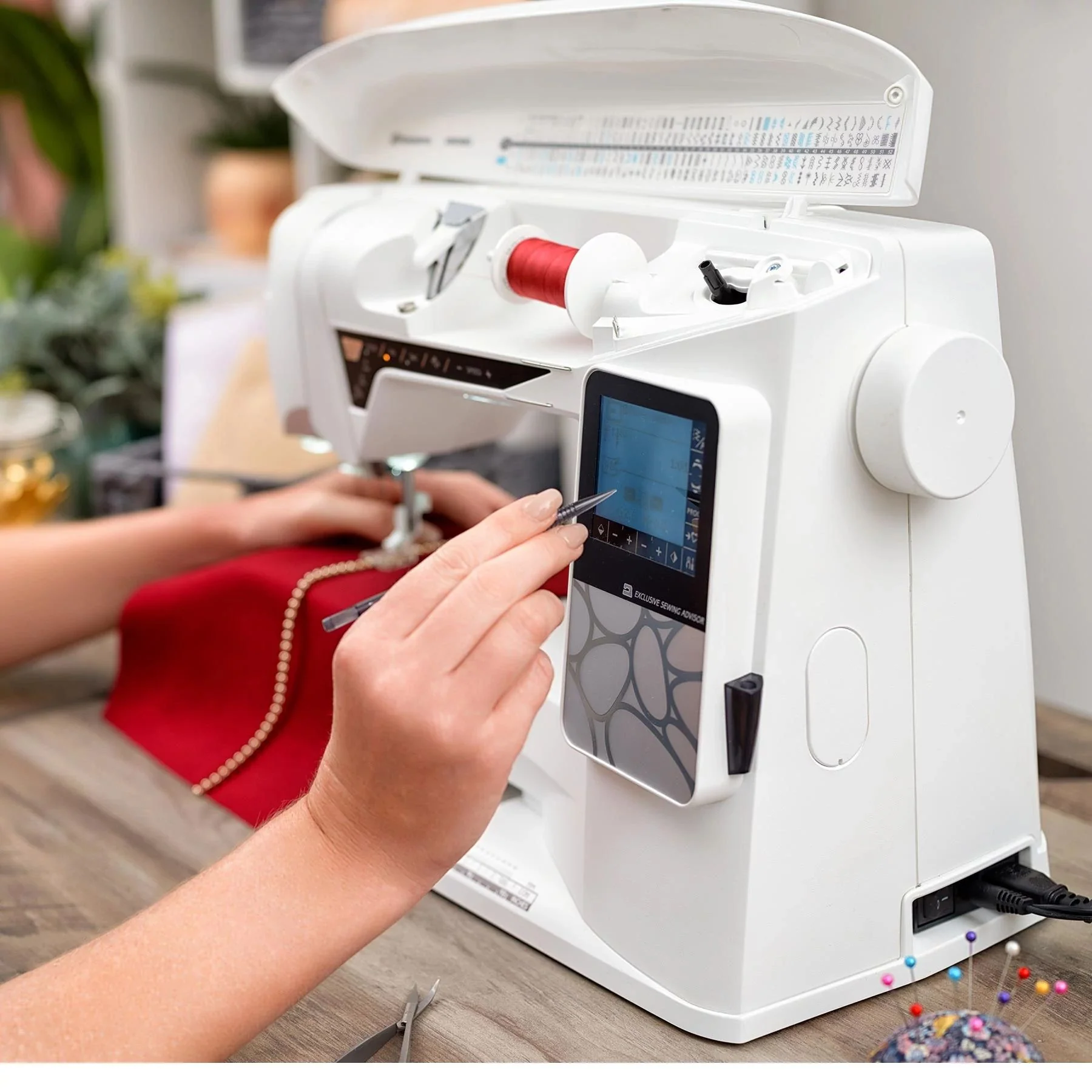 HUSQVARNA® VIKING® Refurbished OPAL™ 690Q Sewing Machine - Image 4