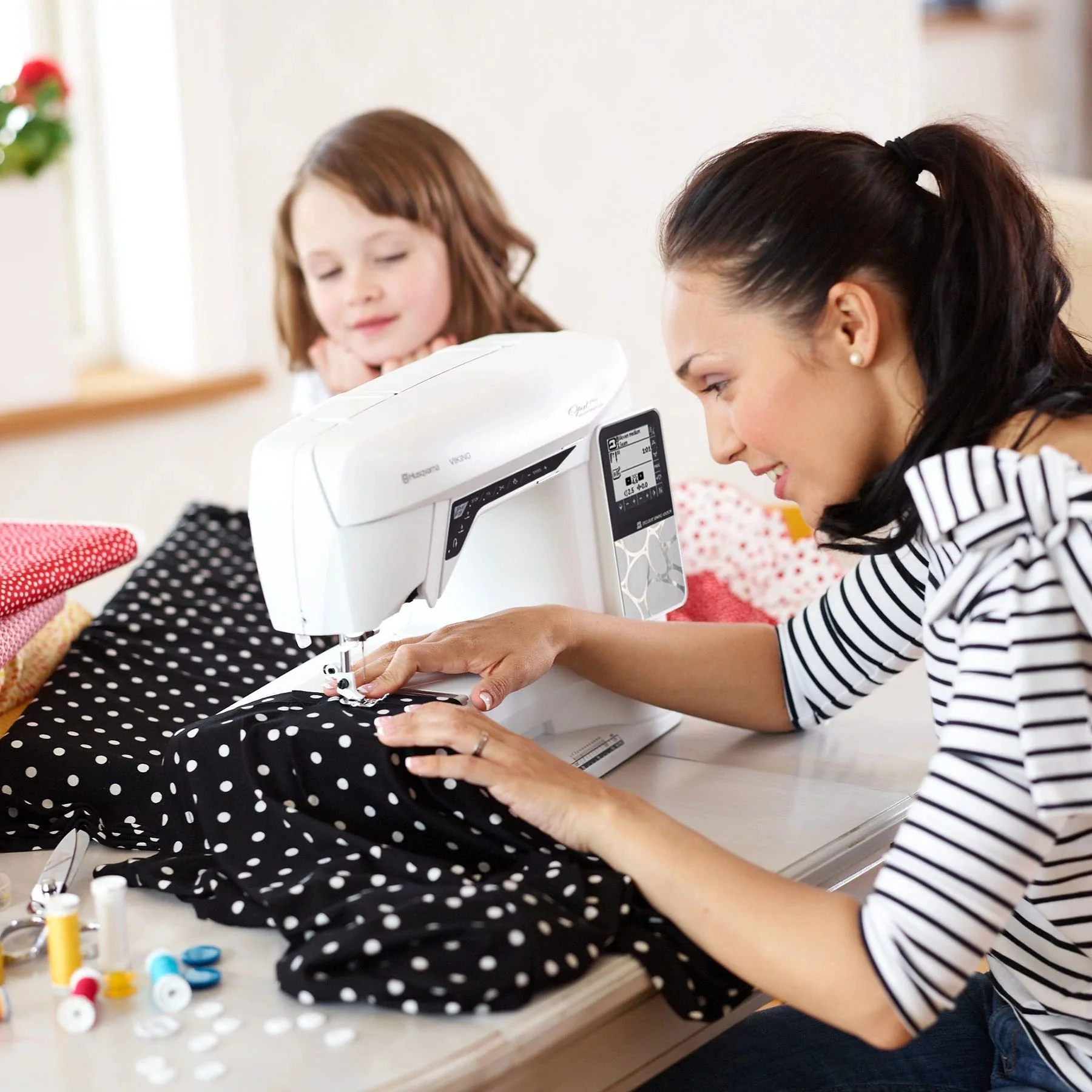 HUSQVARNA® VIKING® Refurbished OPAL™ 690Q Sewing Machine - Image 6