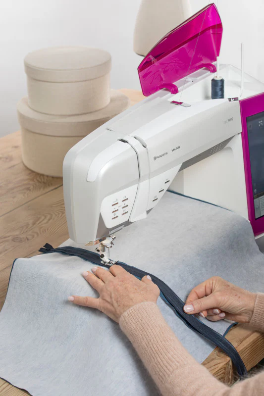 HUSQVARNA® VIKING® Refurbished EPIC™ 980Q Sewing Machine - Image 5