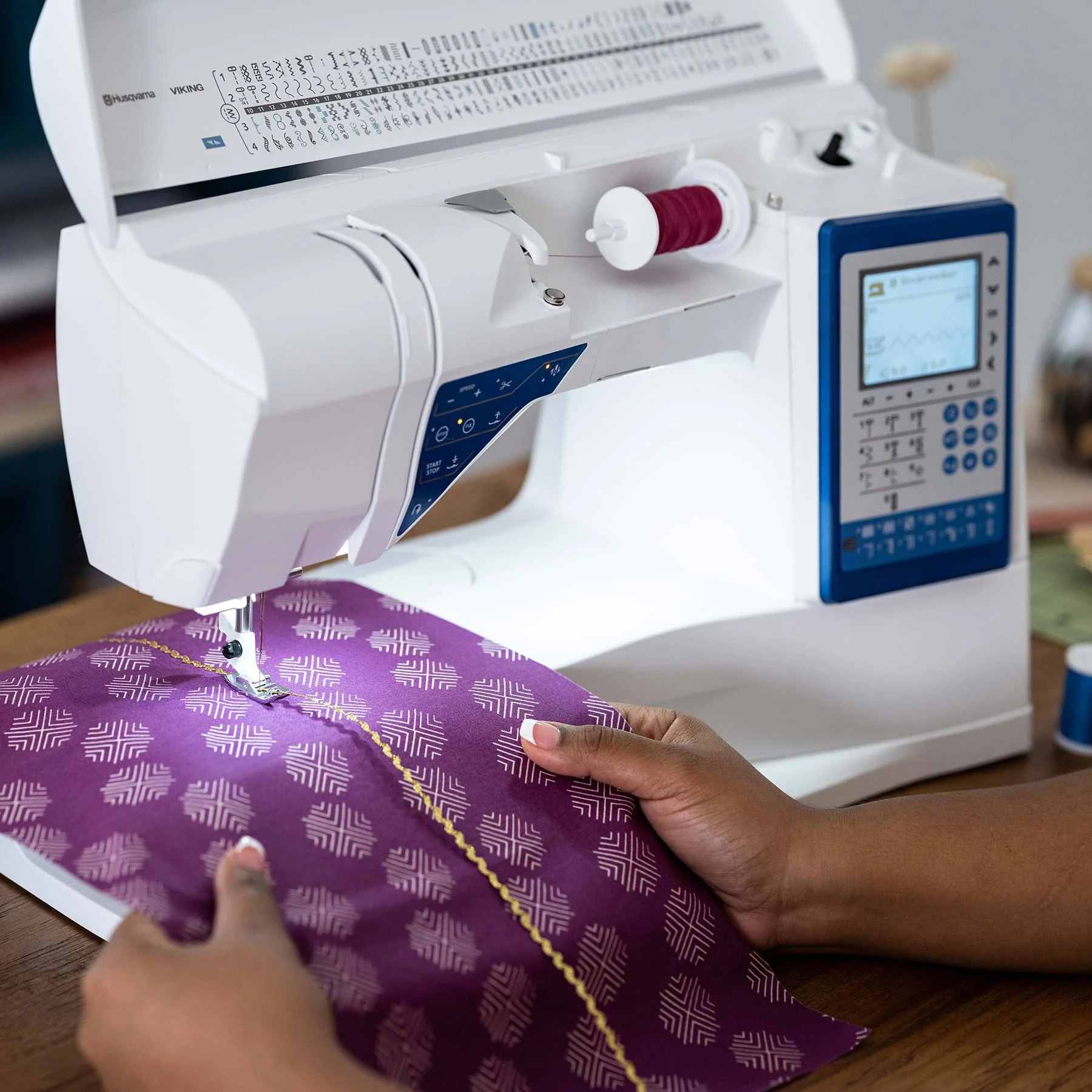HUSQVARNA® VIKING® SAPPHIRE™ 930 Quilting Bundle - Image 4