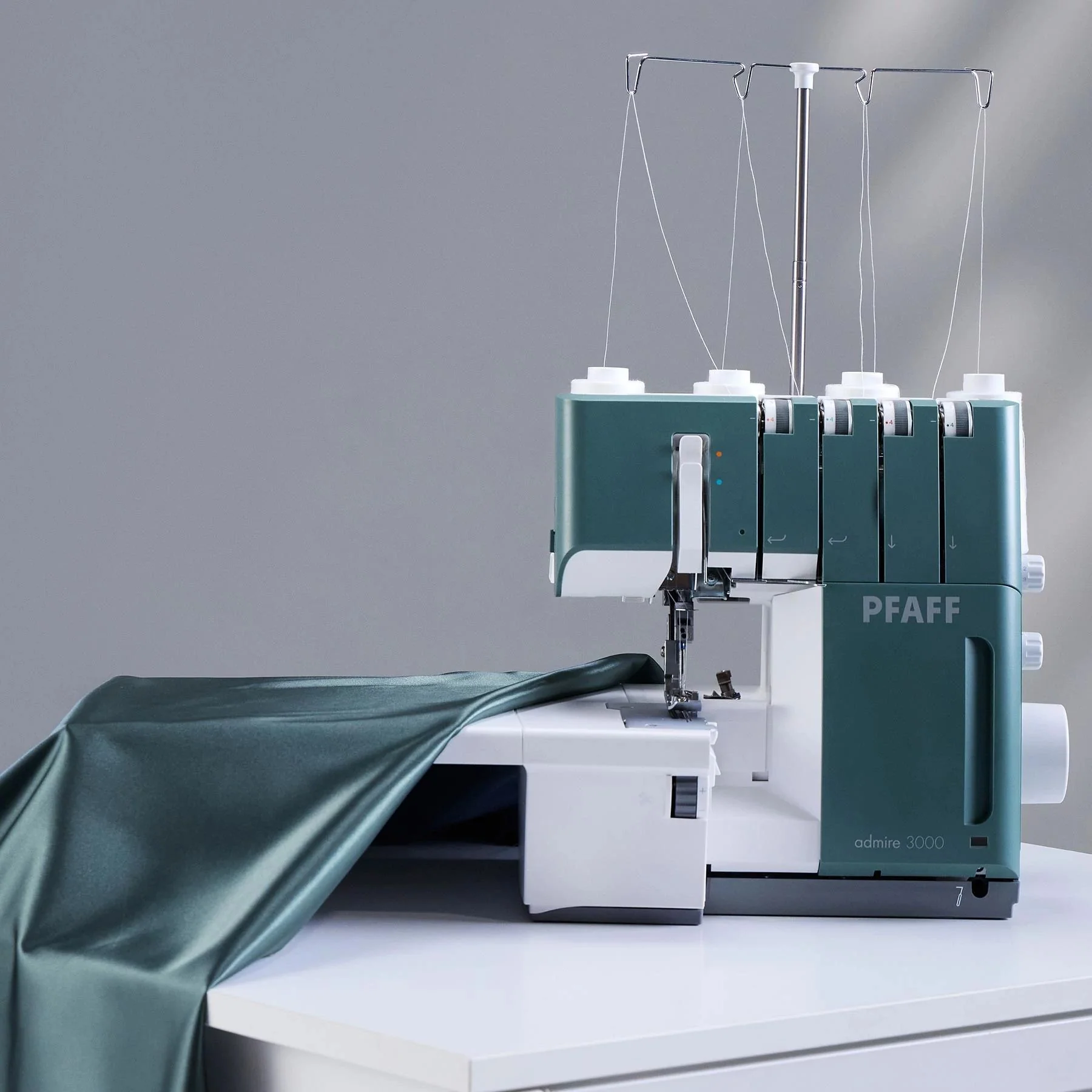 PFAFF® admire™ 3000 Overlock Machine - Image 2