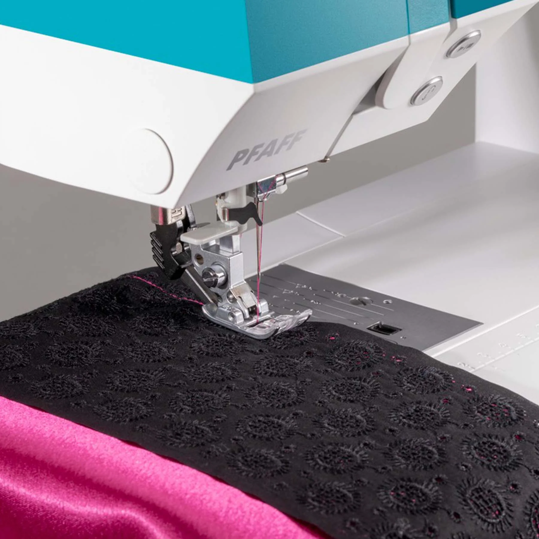PFAFF® ambition™ 620 Sewing Machine - Image 3