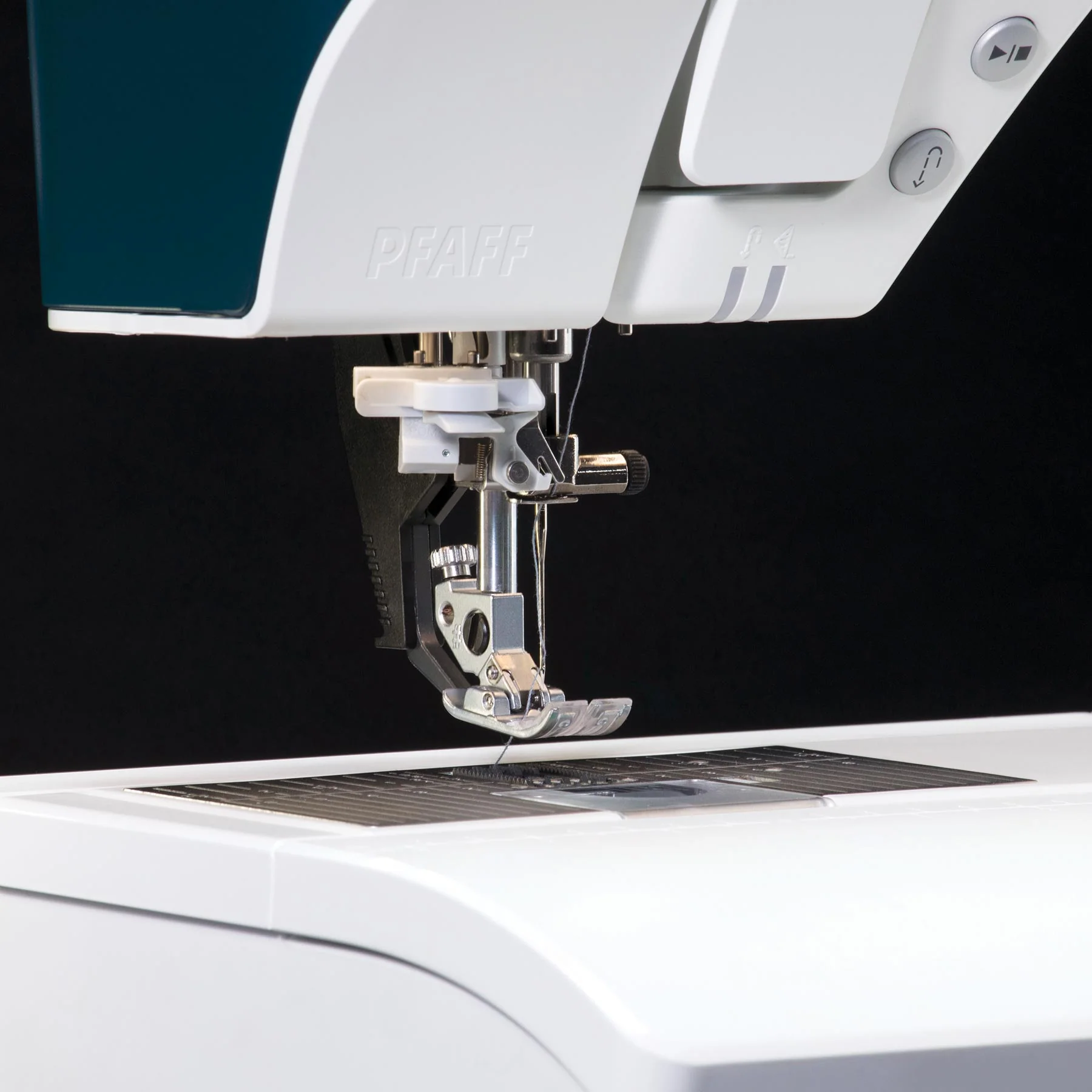 PFAFF® performance icon™ Sewing Machine - Image 11