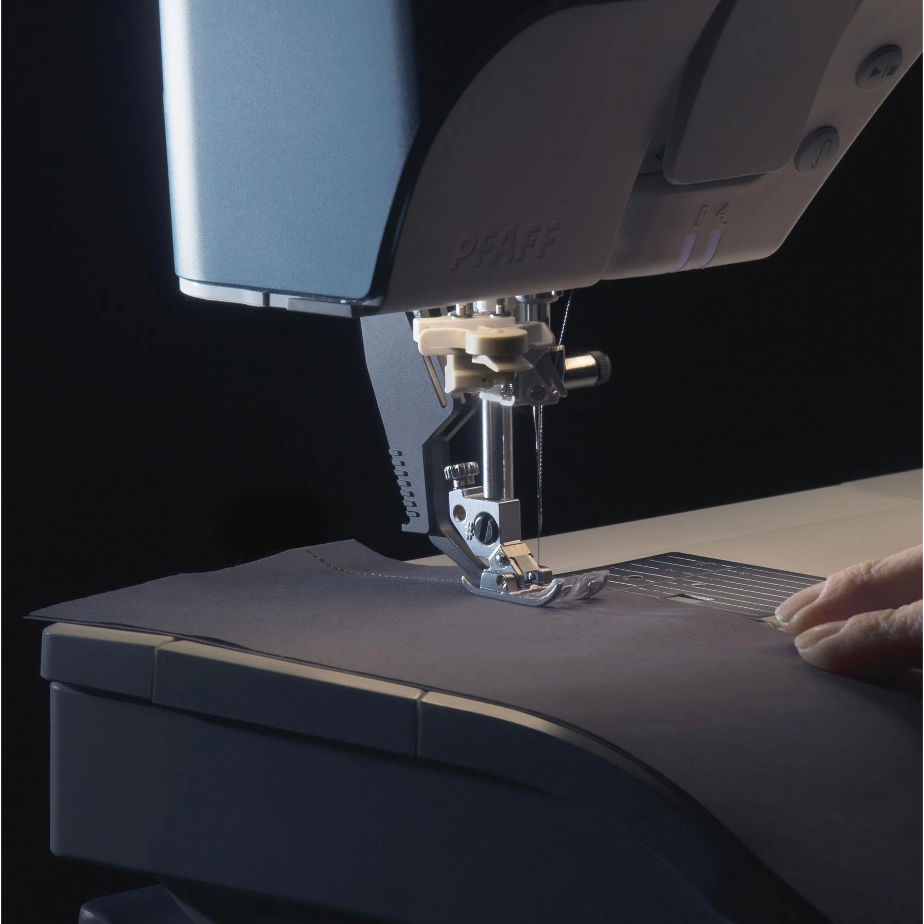 PFAFF® performance icon™ Sewing Machine - Image 13