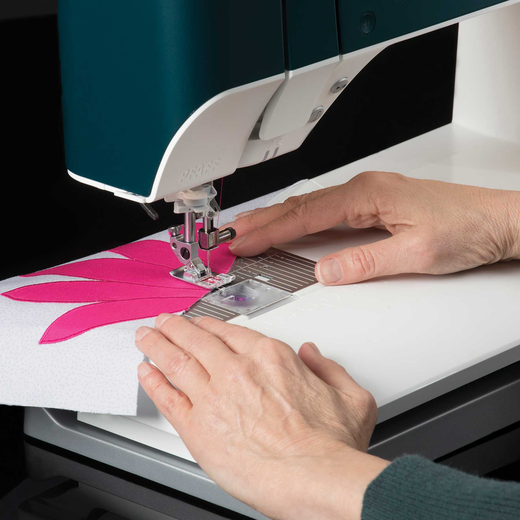 PFAFF® performance icon™ Sewing Machine - Image 9