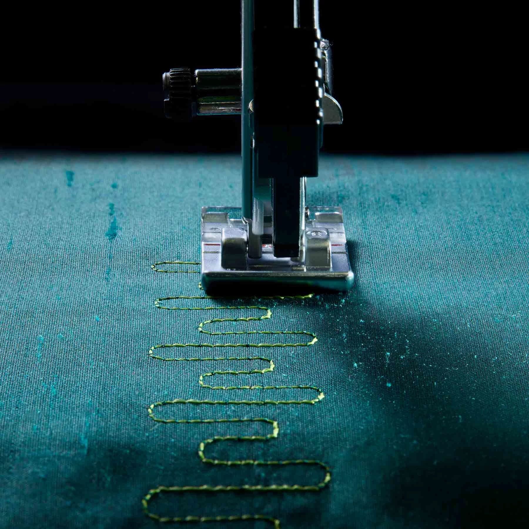 PFAFF® quilt expression™ 725 Sewing Machine - Image 12