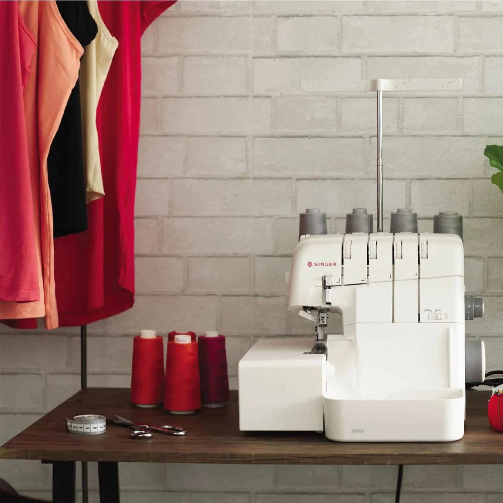 SINGER® S0700 Serger - Image 2