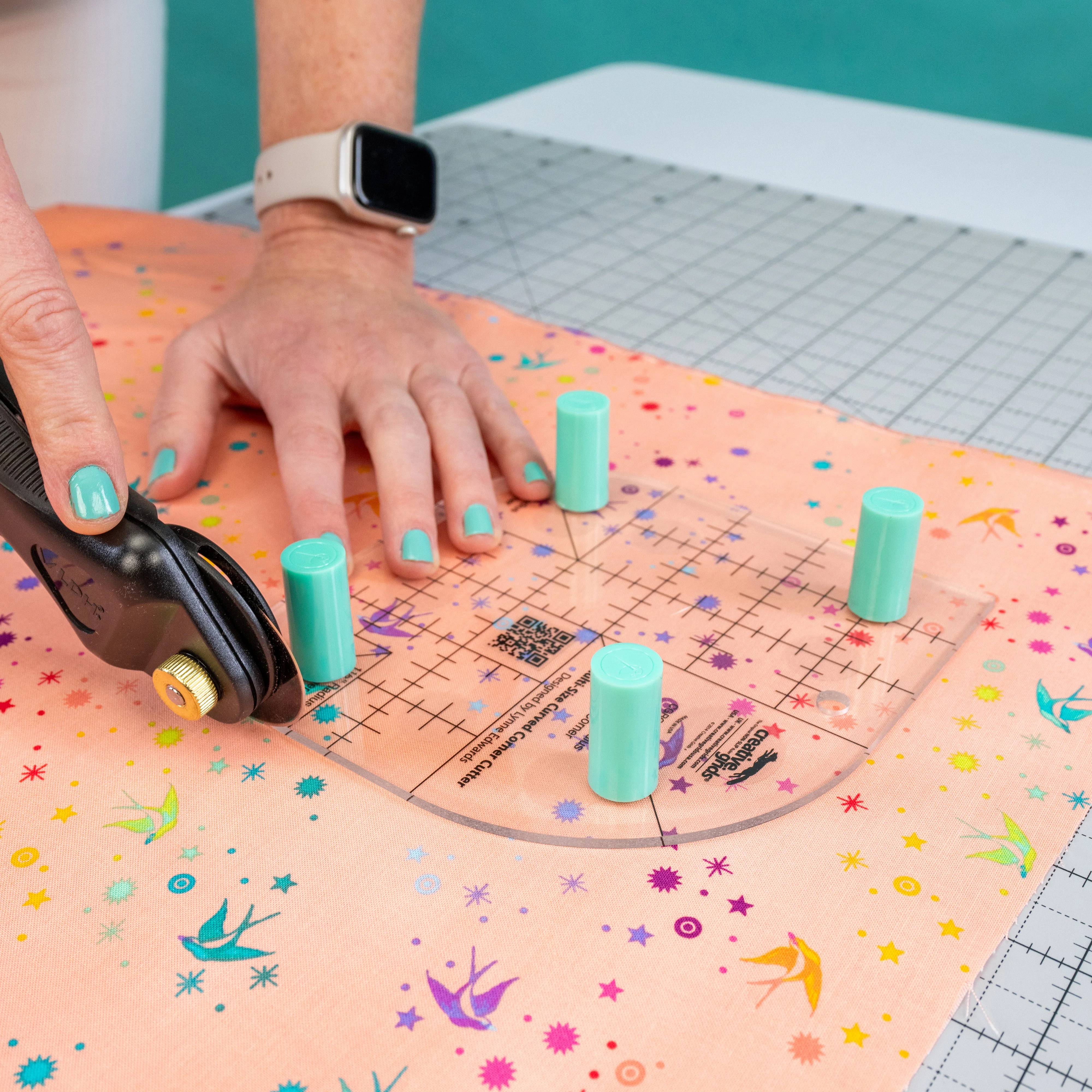 Sew Magnetic 24" x 42" Self-Healing Cutting Mat by SewTites - Image 9