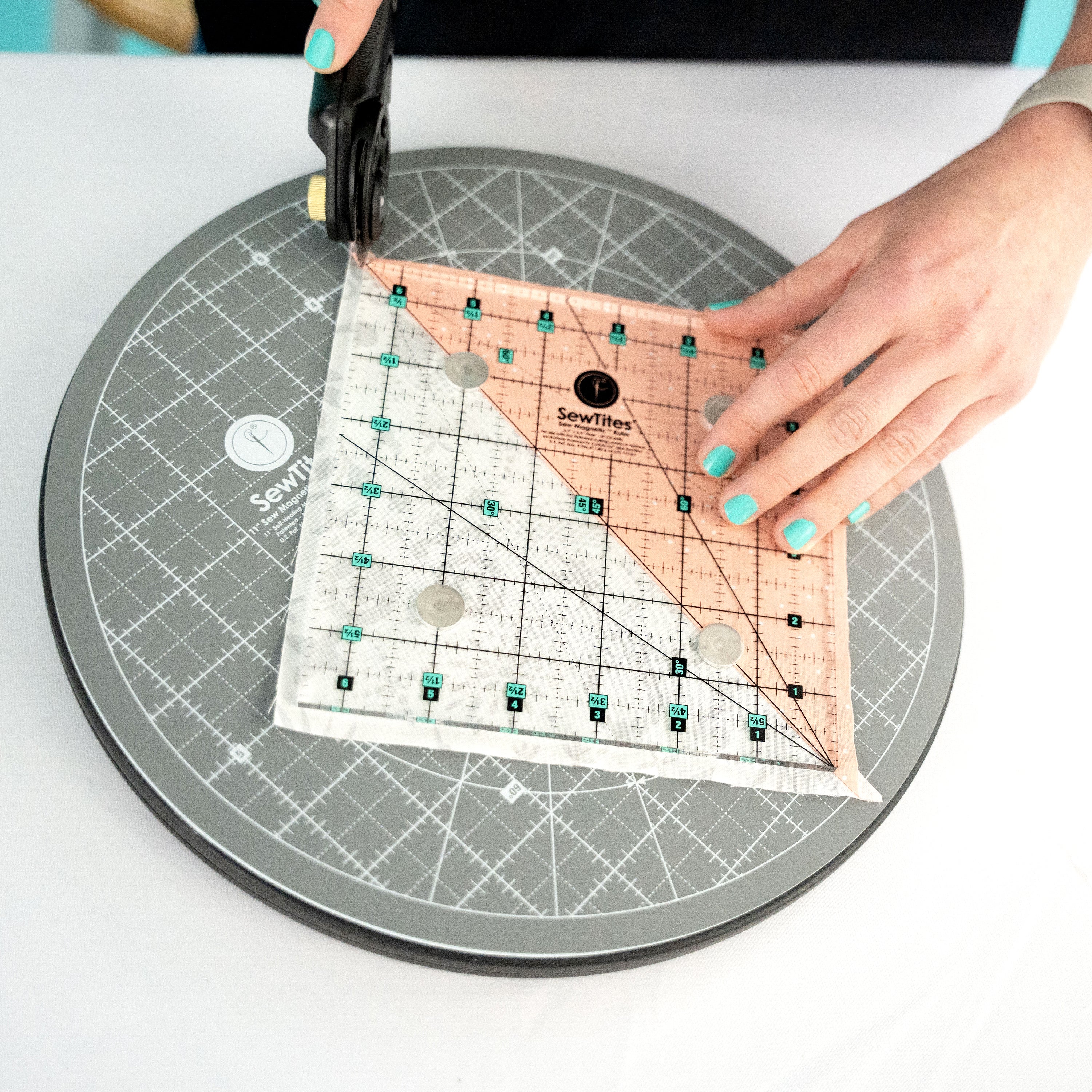 Sew Magnetic 6.5" x 6.5" Ruler by SewTites - Image 3