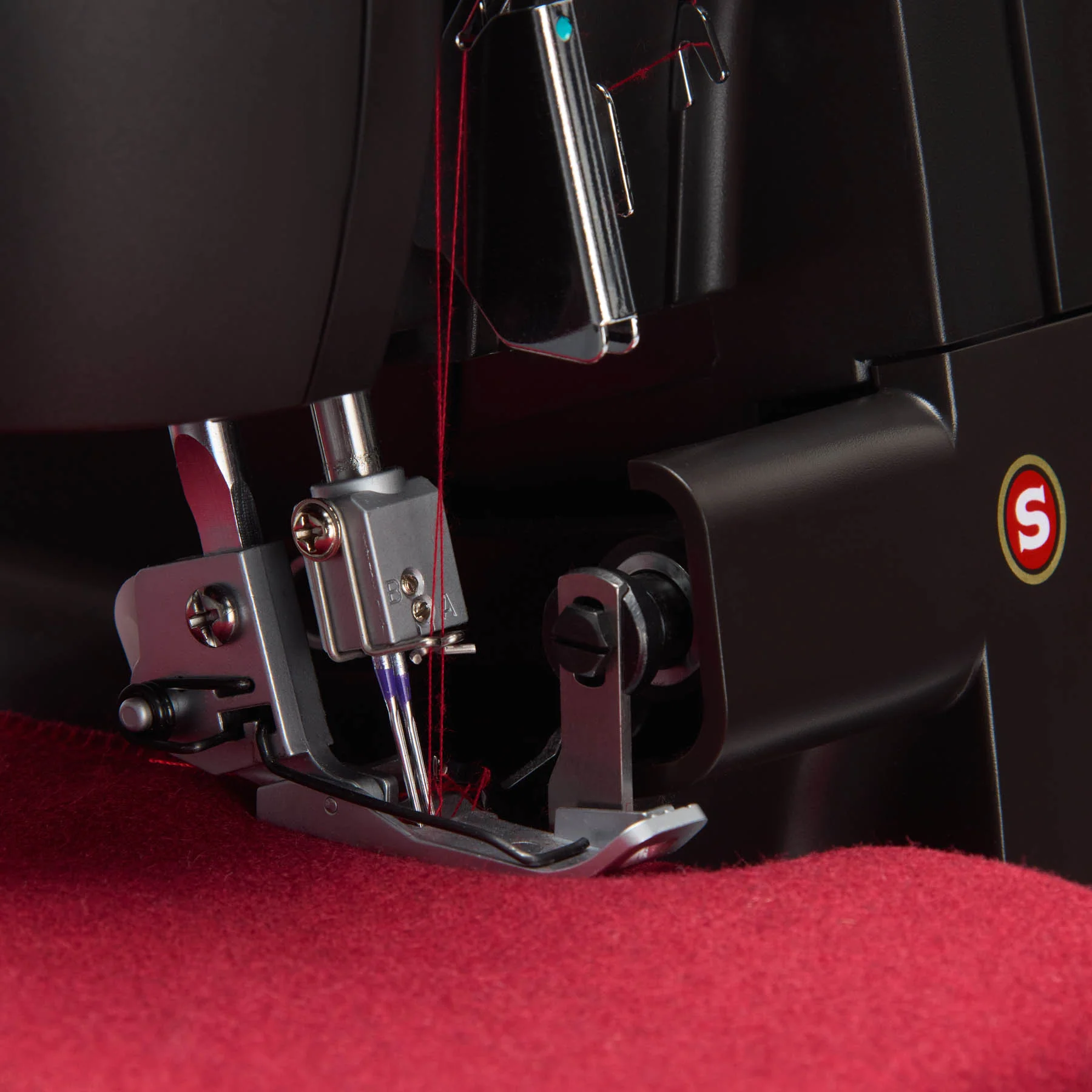 SINGER® HD0500S Classic Black Serger - Image 11