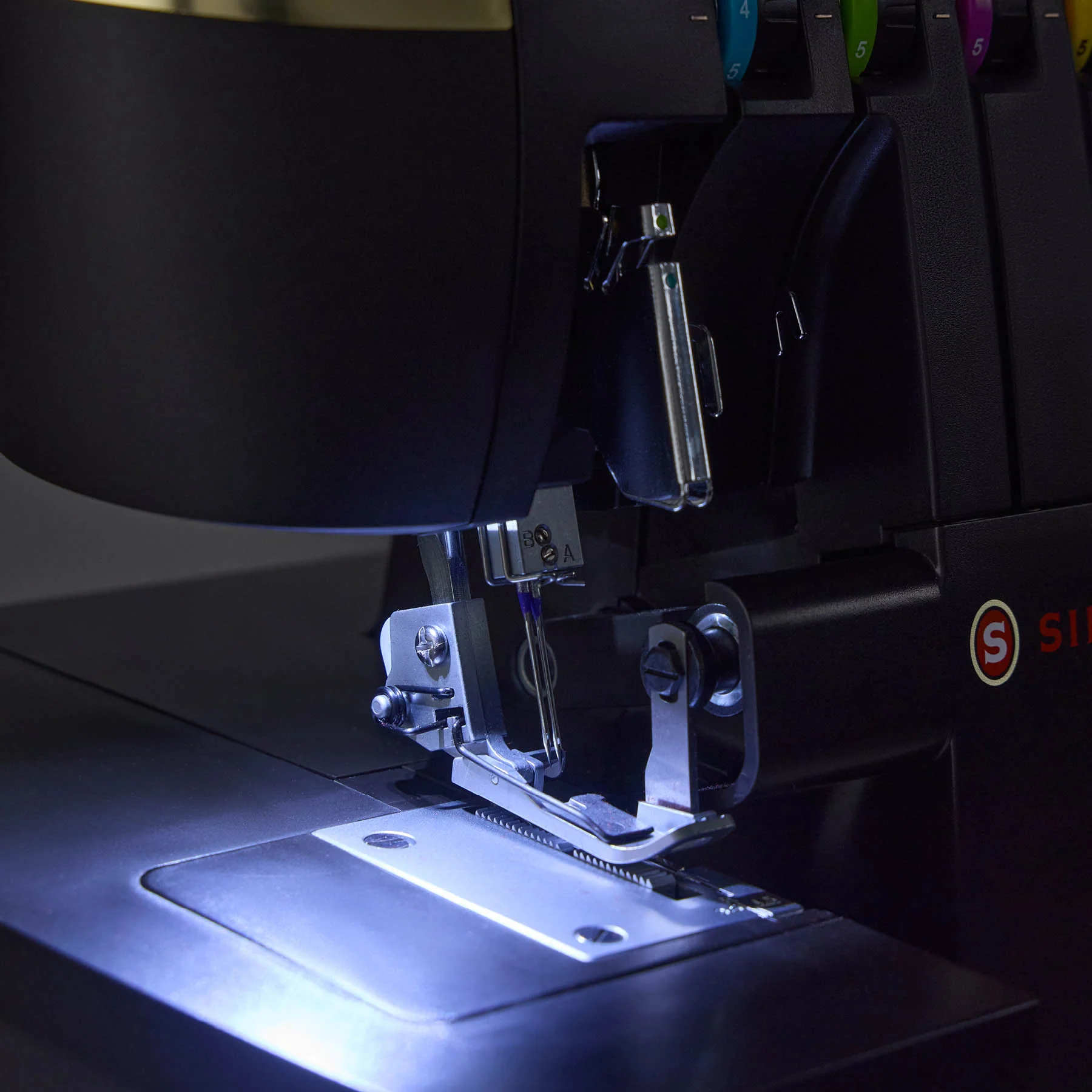 SINGER® HD0500S Classic Black Serger - Image 12