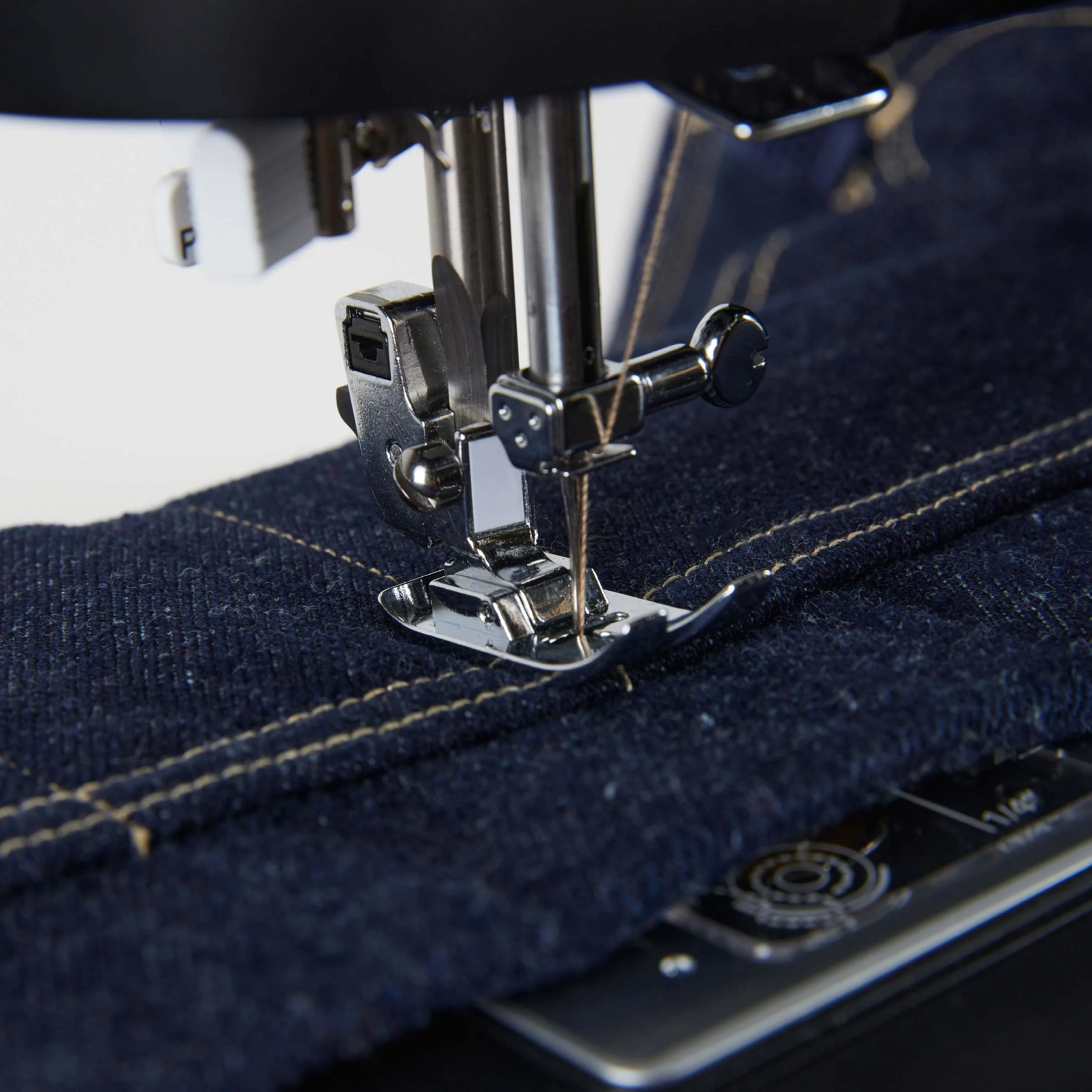SINGER® HD500 Classic Black Sewing Machine & Hard Carrying Case Bundle - Image 11