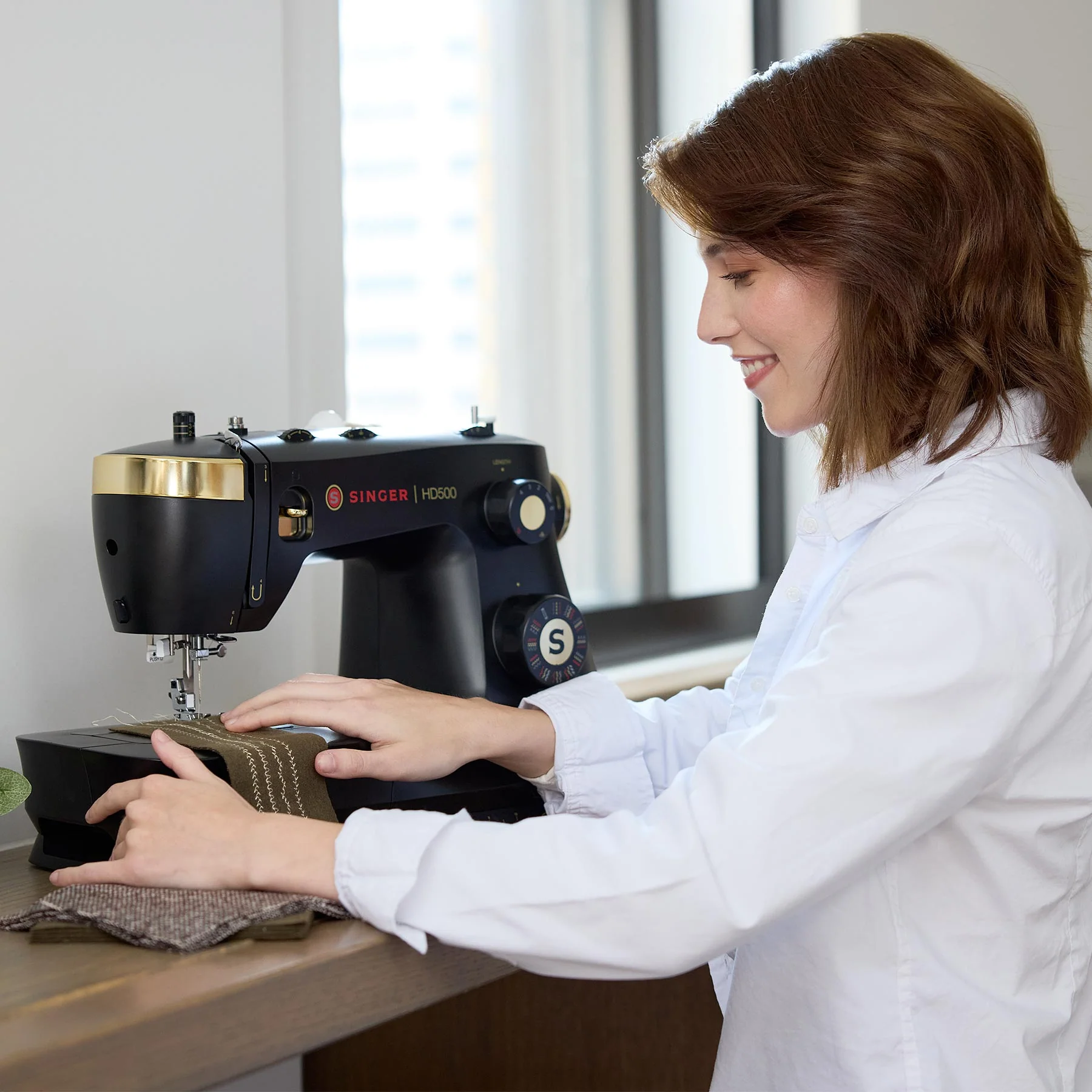 SINGER® HD500 Classic Black Sewing Machine & Hard Carrying Case Bundle - Image 8
