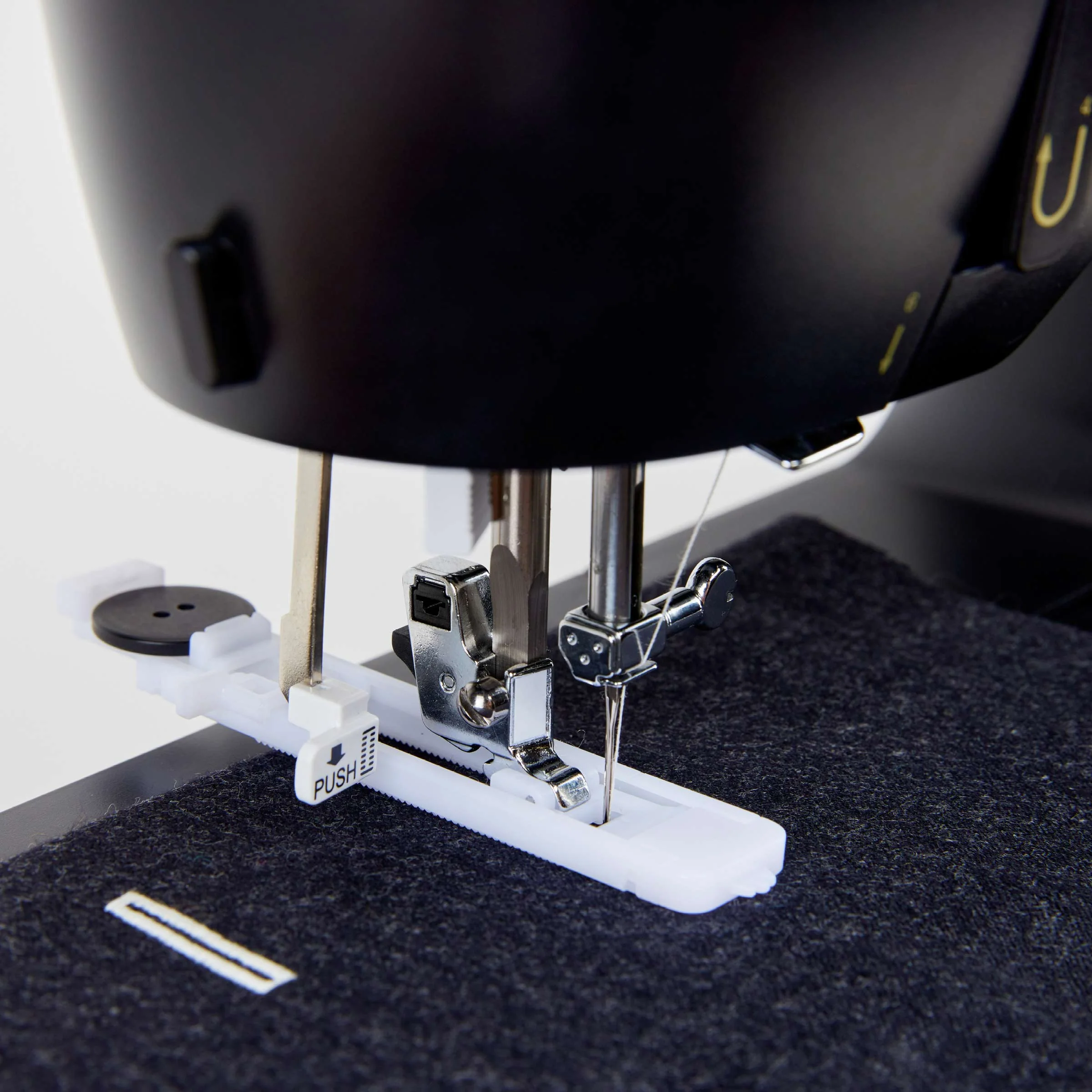 SINGER® HD500 Classic Black Sewing Machine & Hard Carrying Case Bundle - Image 9