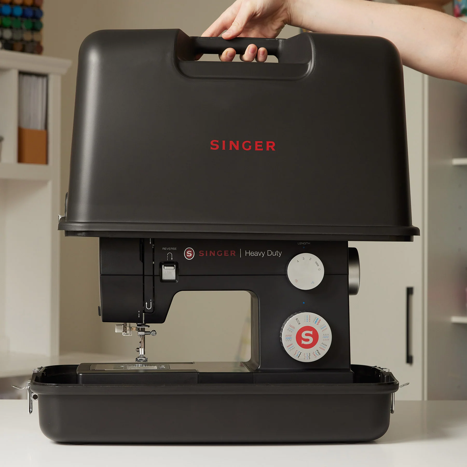 SINGERĀ® Black Universal Hard Case - Image 6