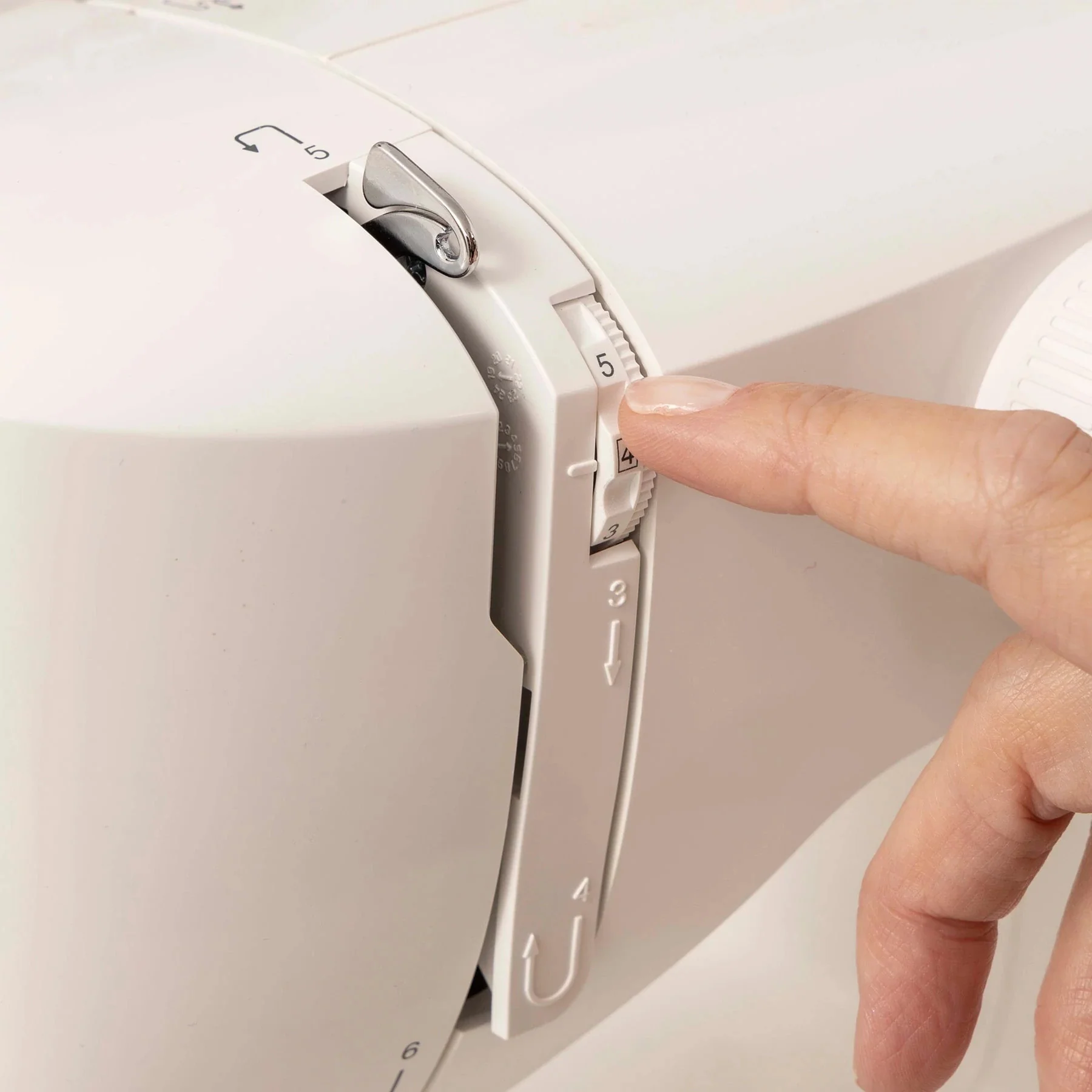 SINGER® M1500 Sewing Machine - Image 8