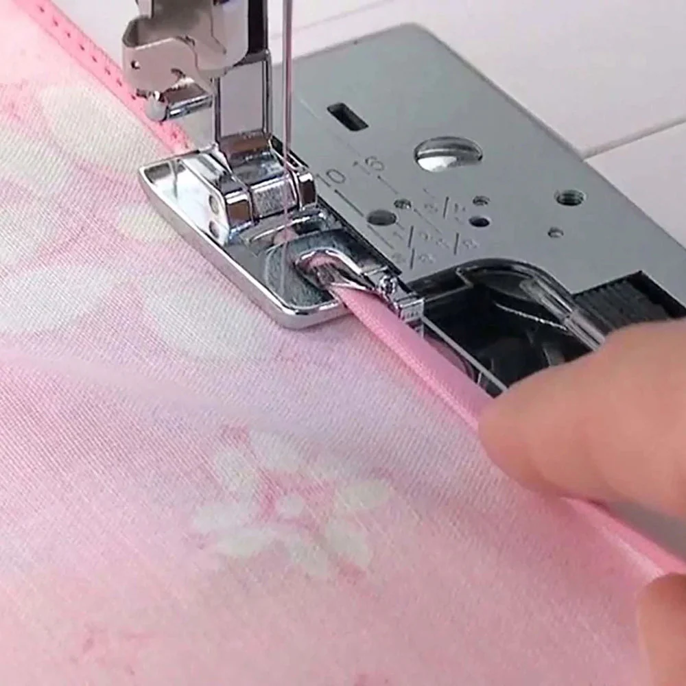 SINGERĀ® Rolled Hem Presser Foot