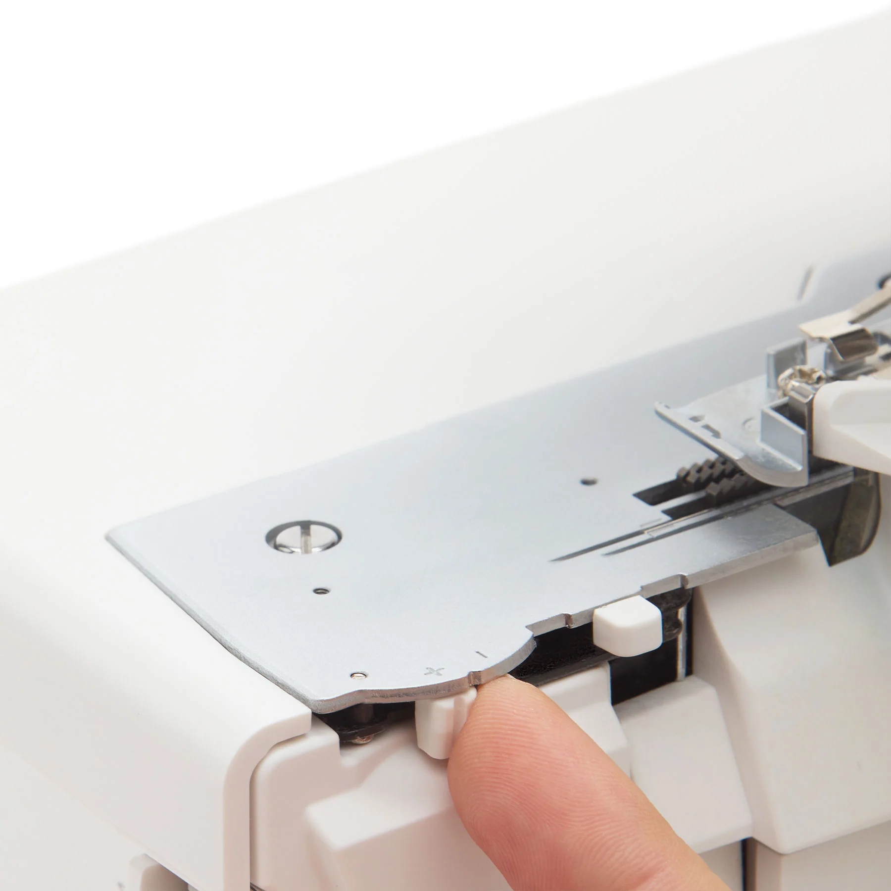 SINGERĀ® S0600 Serger - Image 5