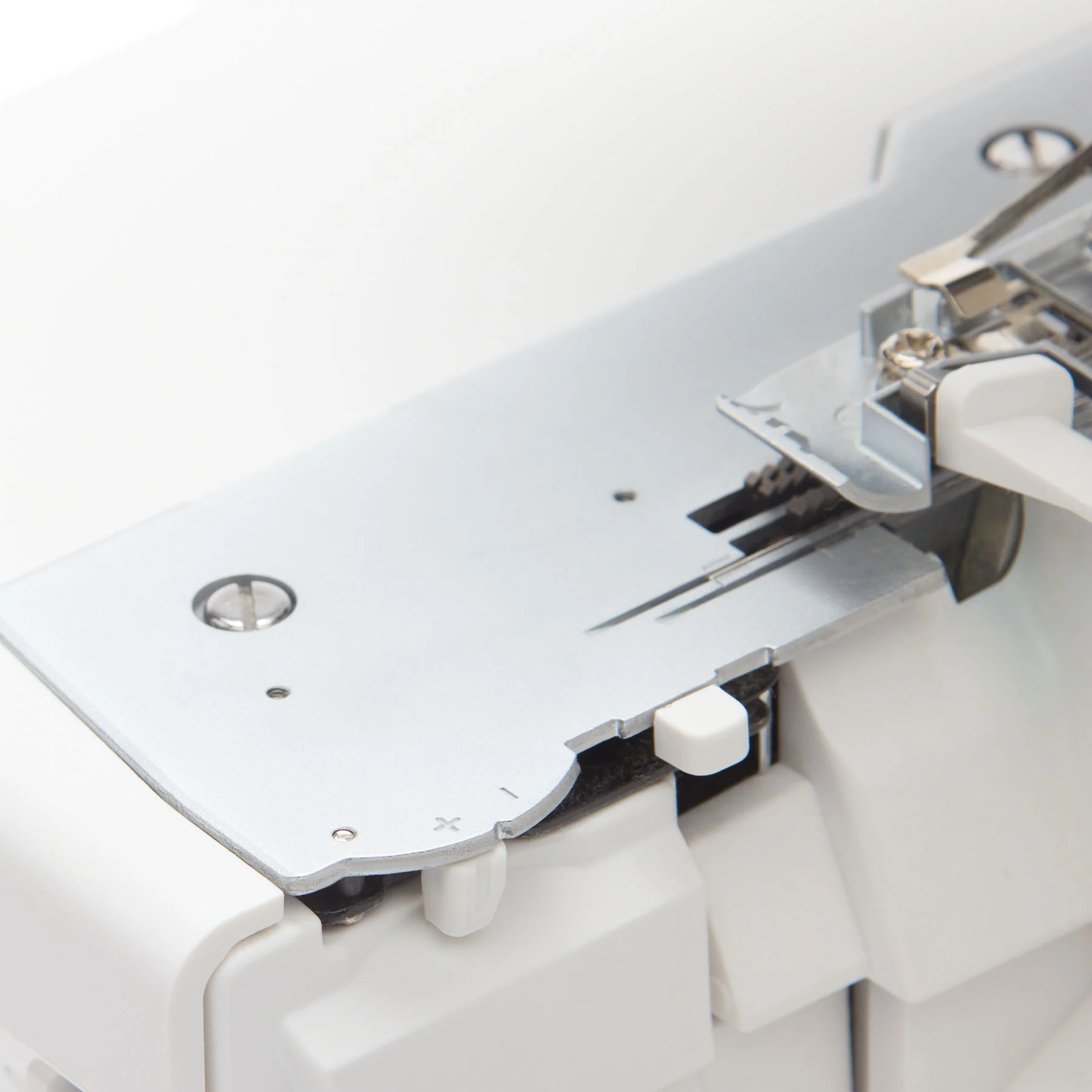 SINGERĀ® S0600 Serger - Image 9