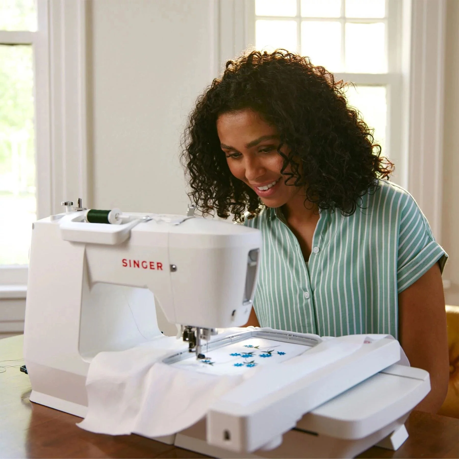 SINGER® SE9180 Sewing & Embroidery Machine & Hoops Bundle - Image 4