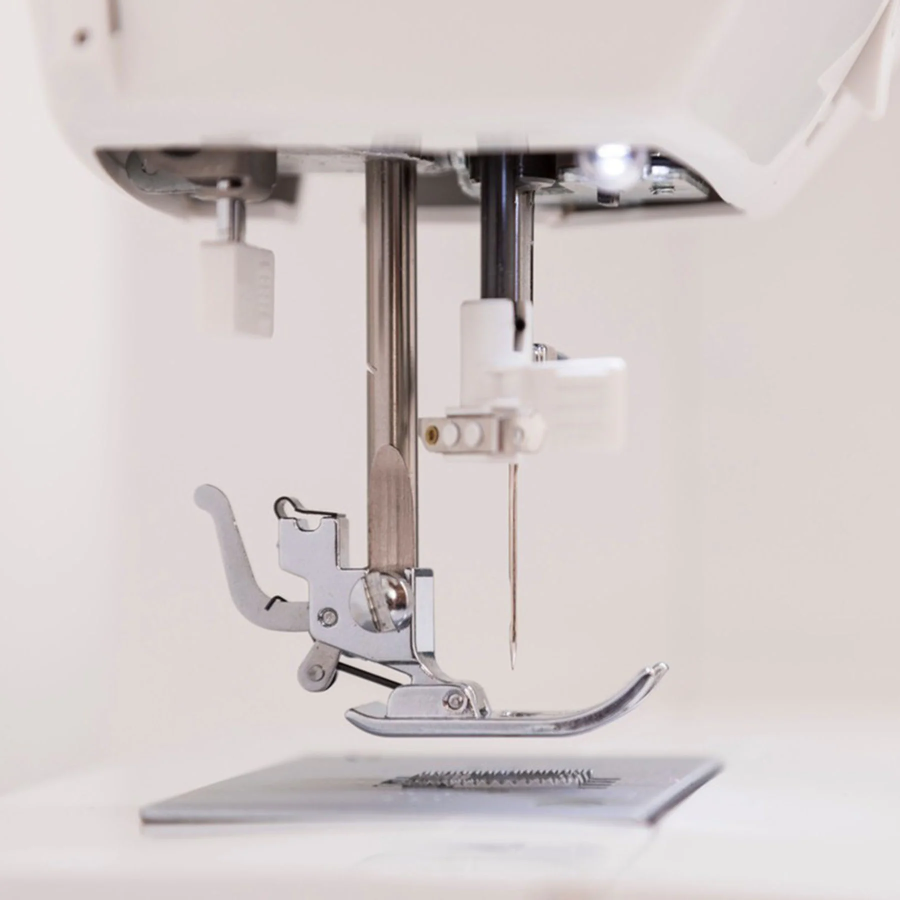 SINGER® Sew Mate 5400 Sewing Machine - Image 7