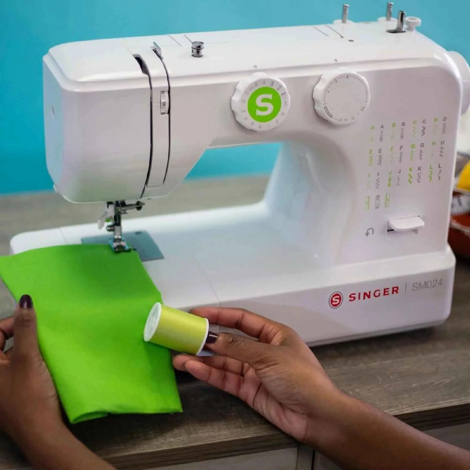 SINGER® SM024 Green Sewing Machine - Image 2